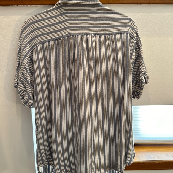 Universal Threads Striped Button Down - Picture 4 of 4